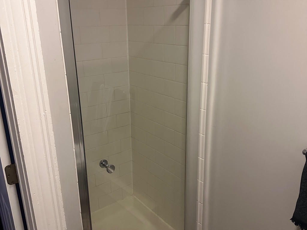 4 bed, 2 bath apartment for rent at 33 Garfield Ave Unit 33, Woburn — photo 19 of 24