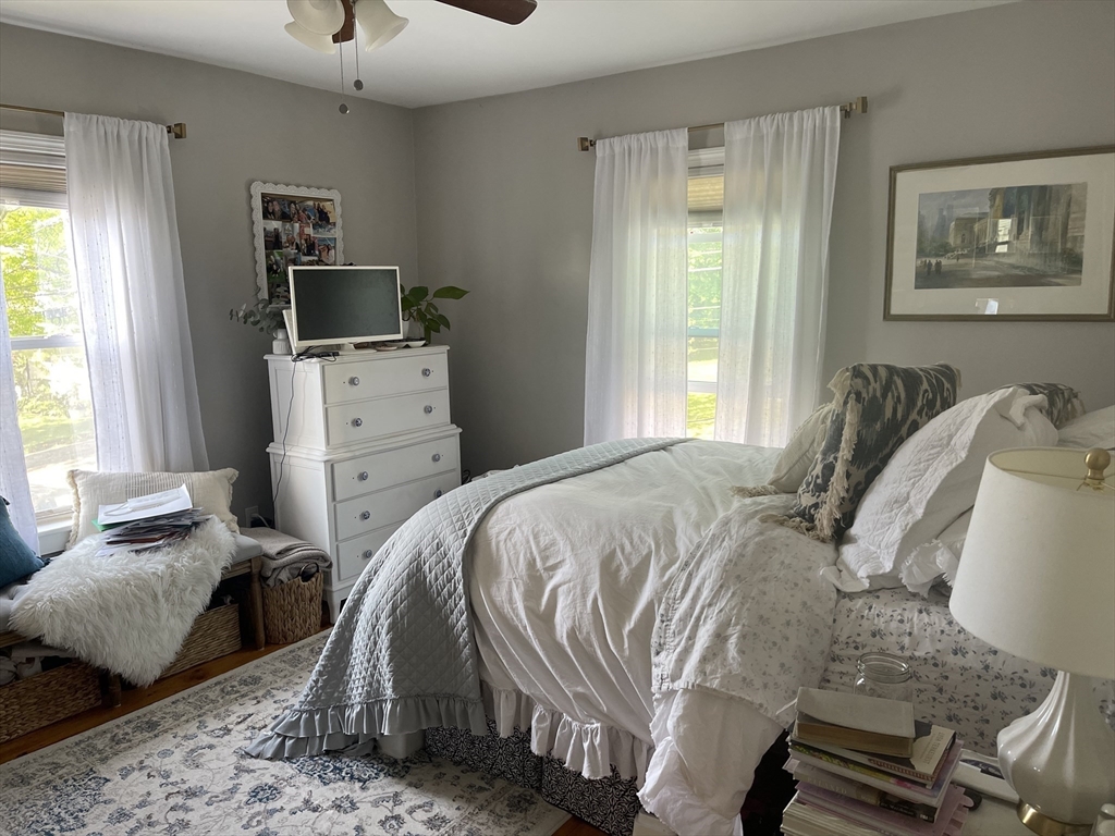 4 bed, 2 bath apartment for rent at 33 Garfield Ave Unit 33, Woburn — photo 6 of 24