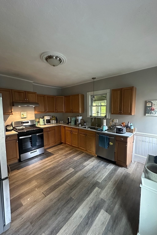 4 bed, 2 bath apartment for rent at 33 Garfield Ave Unit 33, Woburn — photo 1 of 24