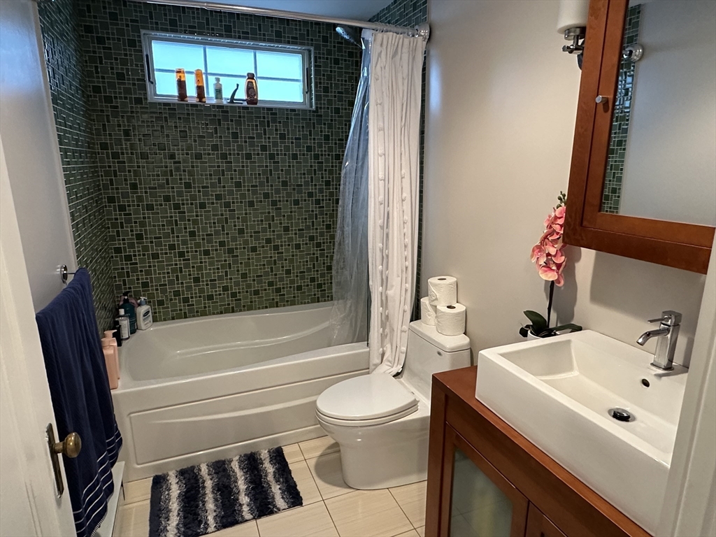 2 bed, 1 bath apartment for rent at 33 Gilbert Unit 1, Belmont — photo 13 of 16