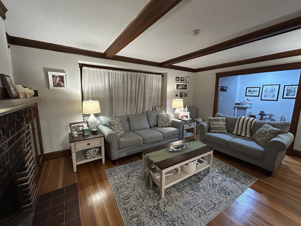 2 bed, 1 bath apartment for rent at 33 Gilbert Unit 1, Belmont — photo 2 of 16