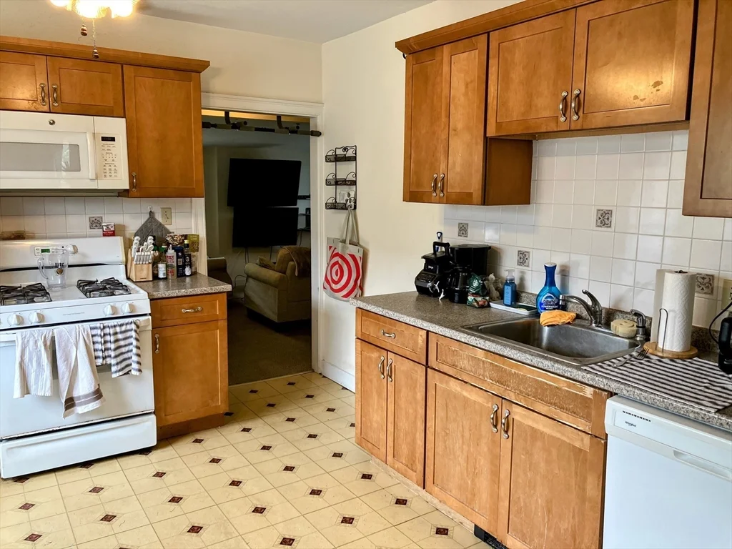 4 bed, 2 bath apartment for rent at 33 Gorham St Unit 2, Somerville — photo 2 of 18