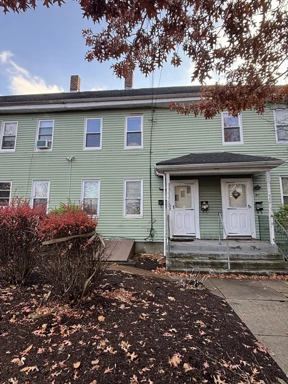 1 bed, 1 bath apartment for rent at 33 Gorham Unit B, Waltham — photo 1 of 14
