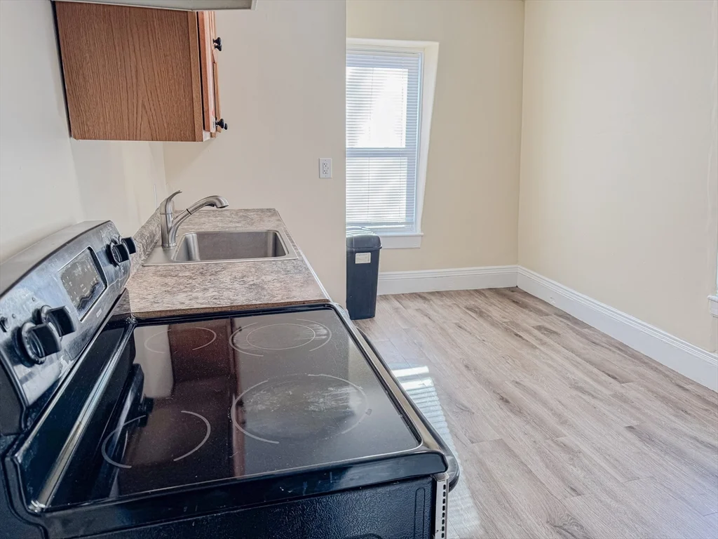 2 bed, 1 bath apartment for rent at 33 Grant St Unit 2, North Attleborough — photo 3 of 16