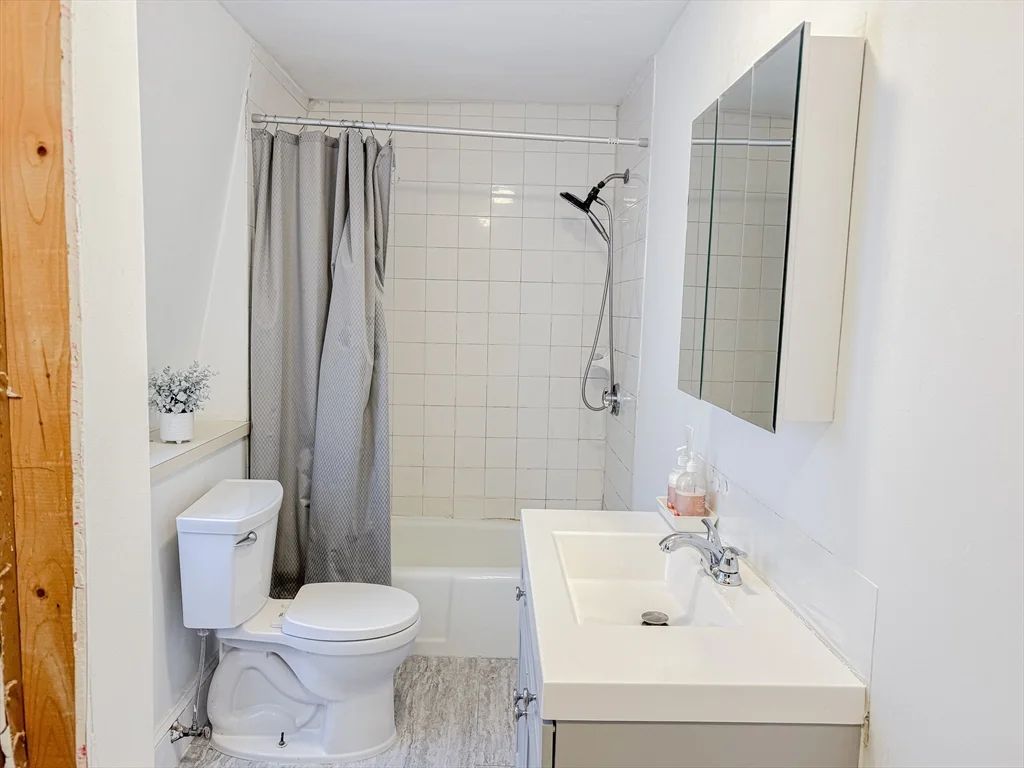 2 bed, 1 bath apartment for rent at 33 Grant St Unit 2, North Attleborough — photo 4 of 16
