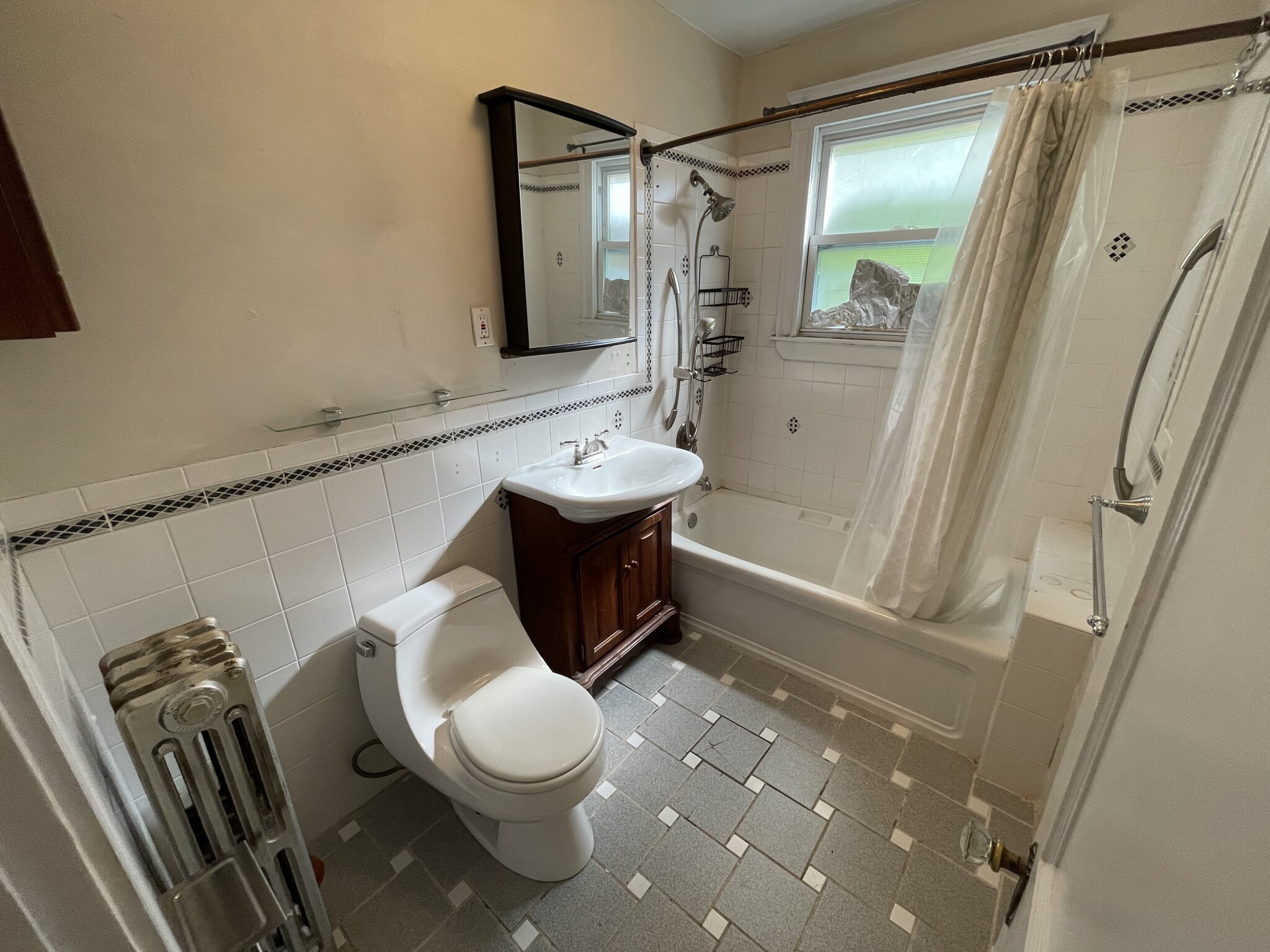 2 bed, 1 bath apartment for rent at 33 Greycliff Rd, Brighton — photo 13 of 18
