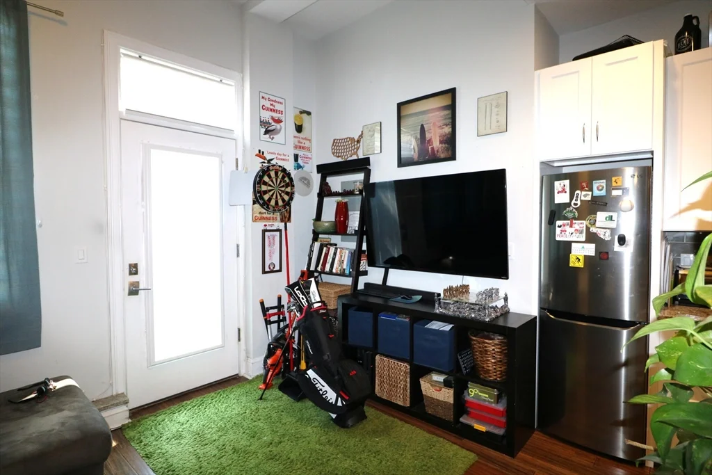 Studio bed, 1 bath apartment for rent at 33 H St Unit 101, South Boston — photo 3 of 11