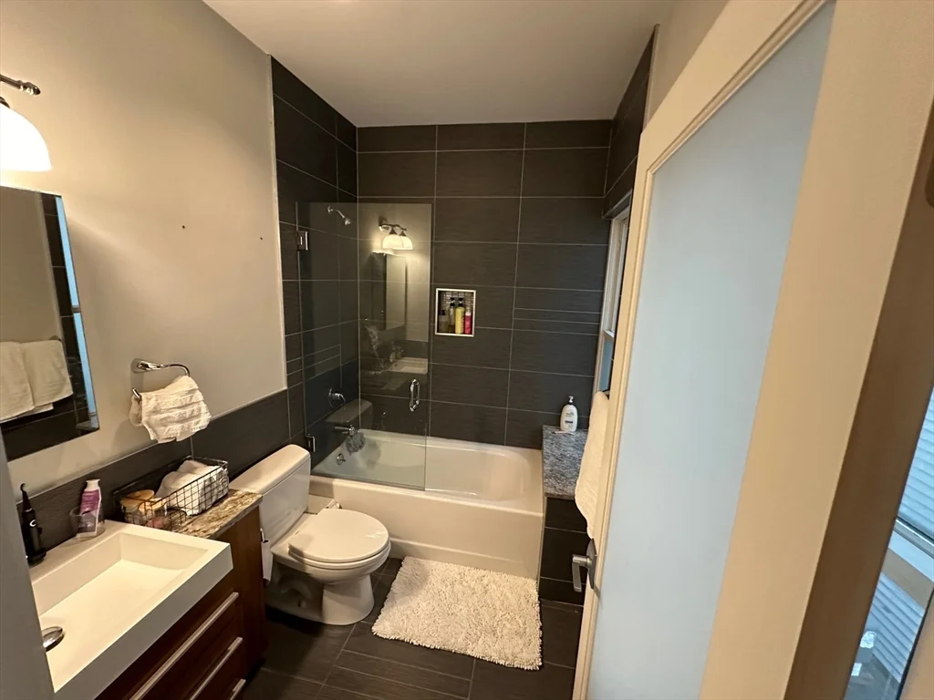 3 bed, 3 bath apartment for rent at 33 H St Unit 201, South Boston — photo 9 of 20