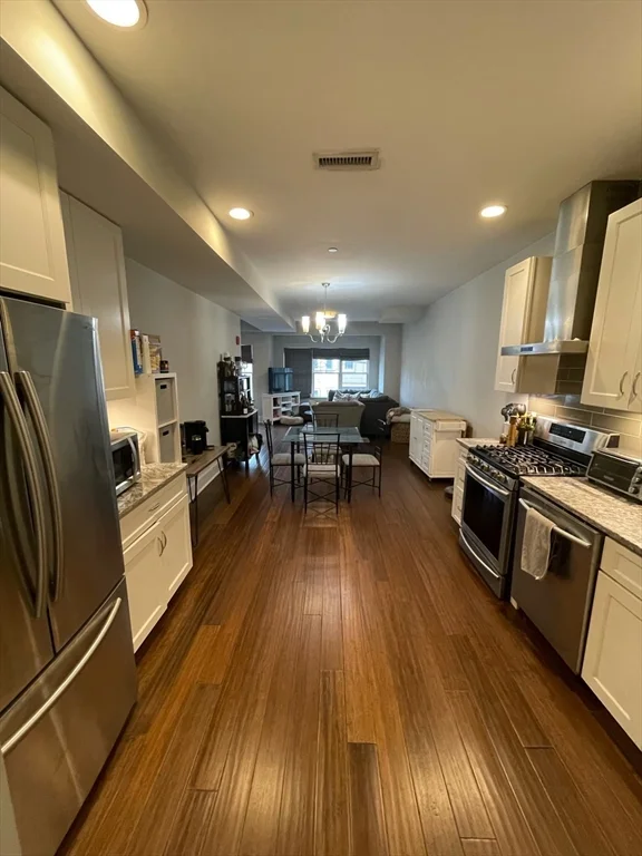 3 bed, 3 bath apartment for rent at 33 H St Unit 201, South Boston — photo 3 of 20