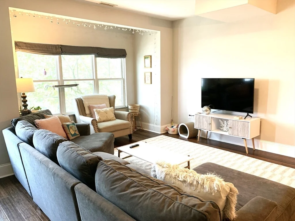 2 bed, 2 bath apartment for rent at 33 H St Unit 301, South Boston — photo 4 of 22