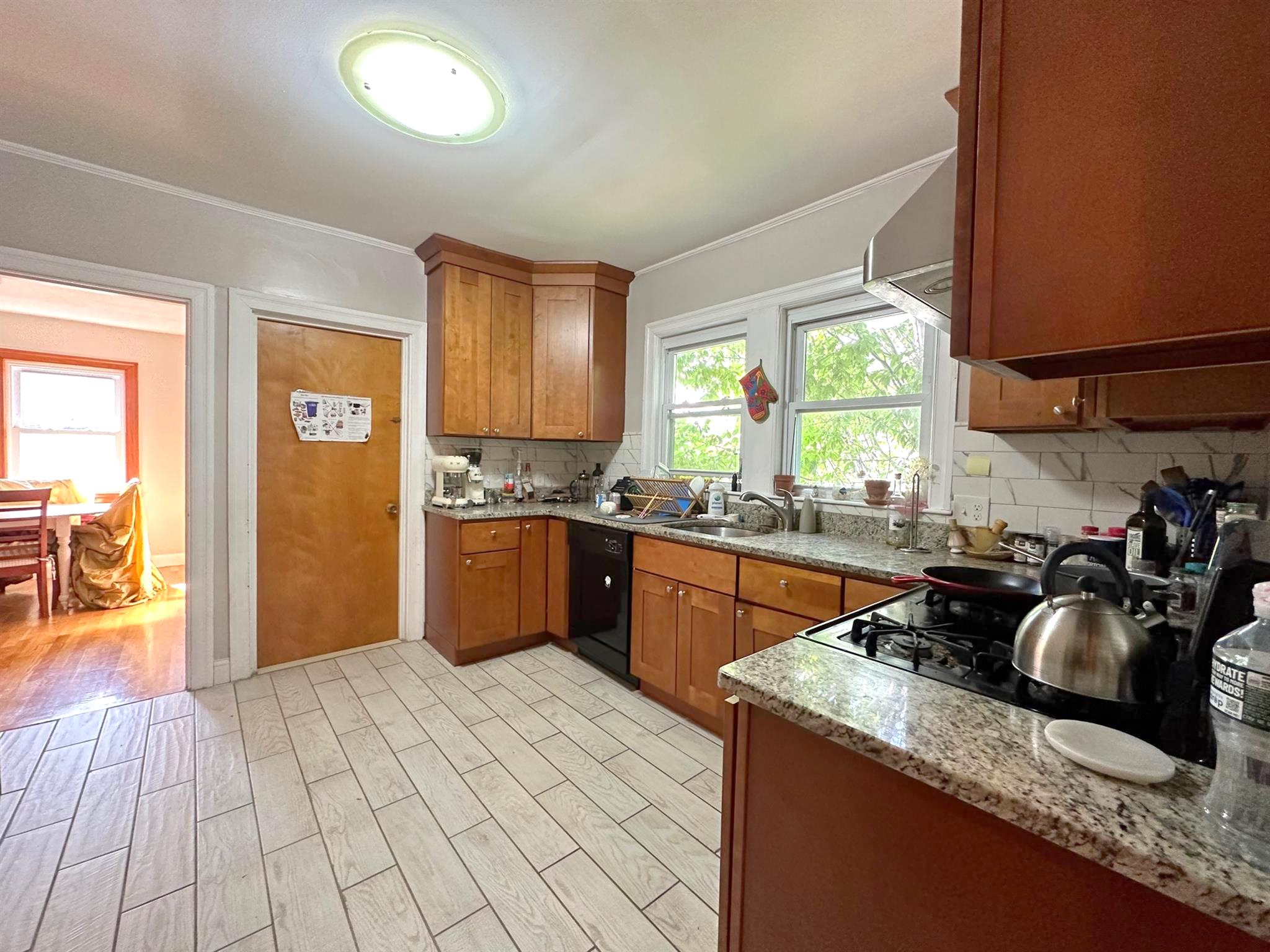 6 bed, 2 bath apartment for rent at 33 Hamlet St Unit 33, Prospect Hill — photo 3 of 17