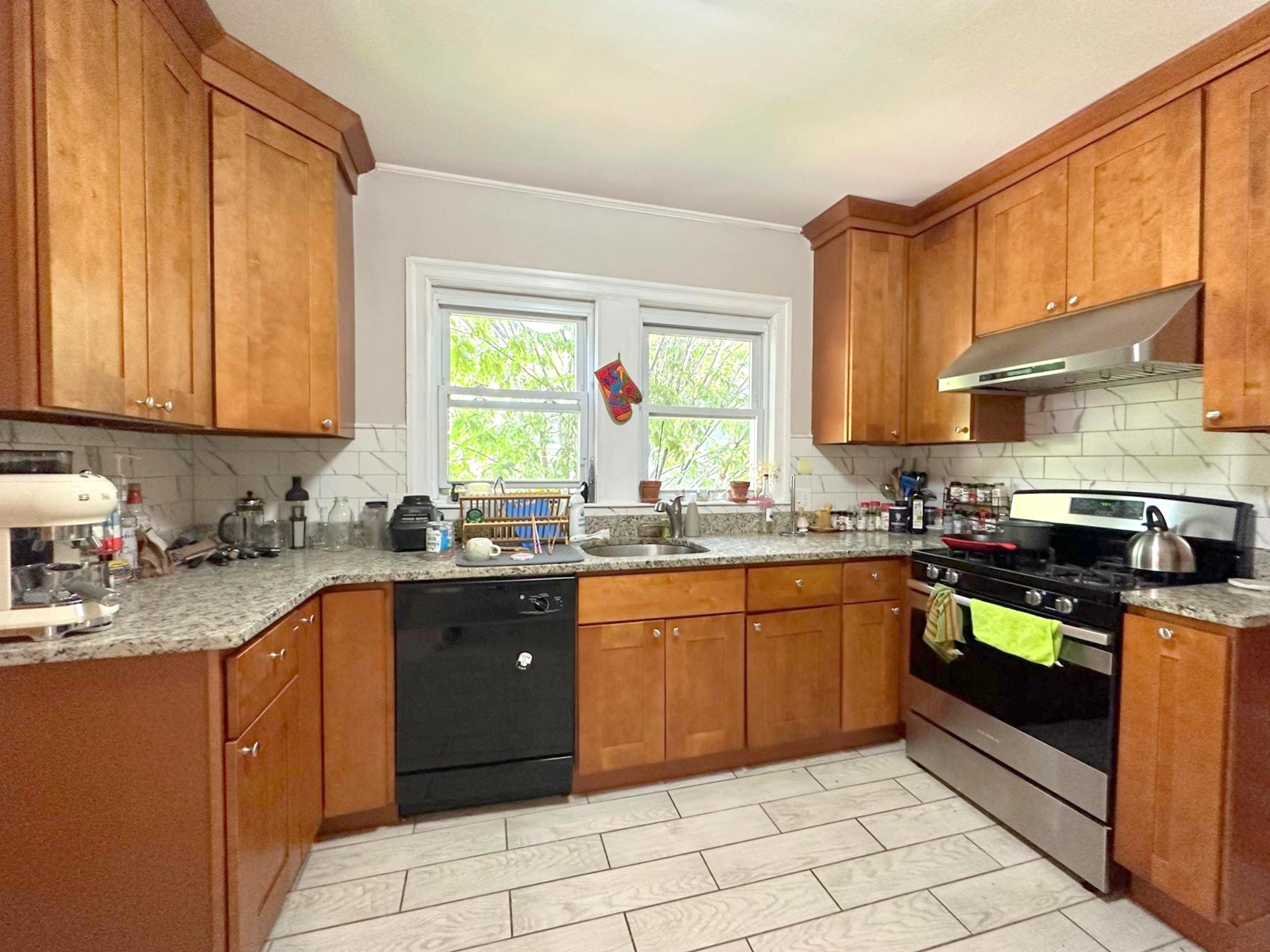 6 bed, 2 bath apartment for rent at 33 Hamlet St Unit 33, Prospect Hill — photo 1 of 17