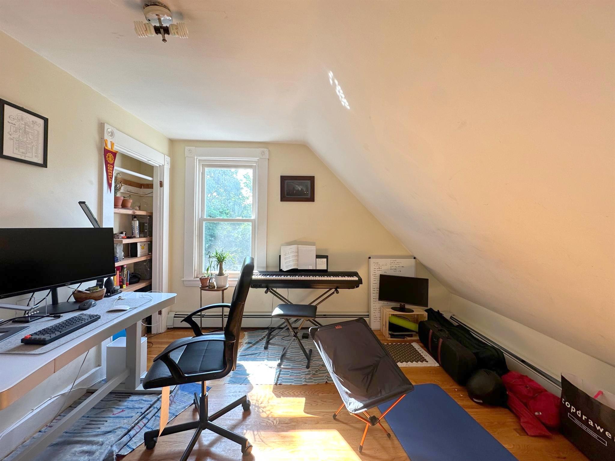 6 bed, 2 bath apartment for rent at 33 Hamlet St Unit 33, Prospect Hill — photo 10 of 17