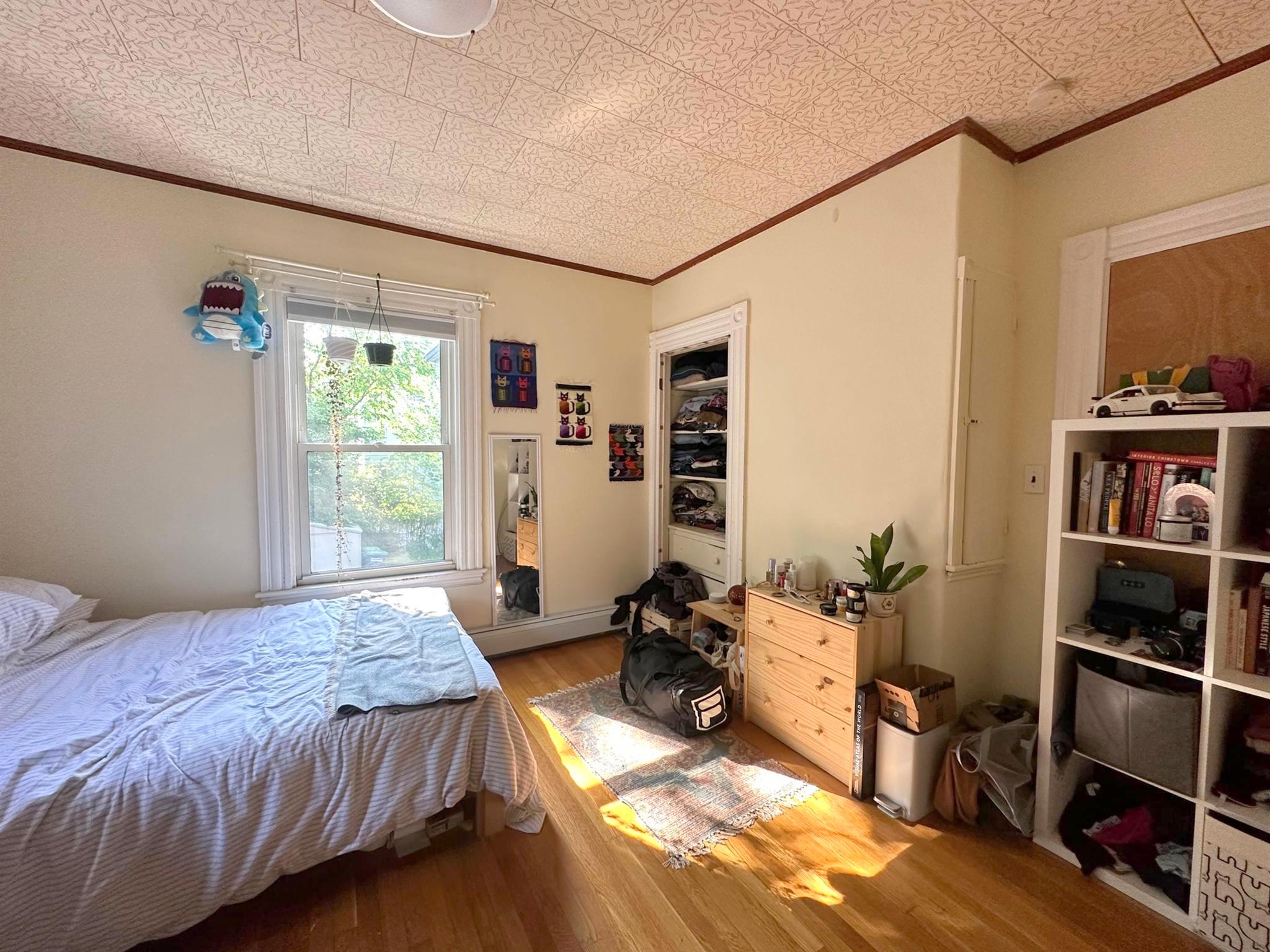 6 bed, 2 bath apartment for rent at 33 Hamlet St Unit 33, Prospect Hill — photo 9 of 17