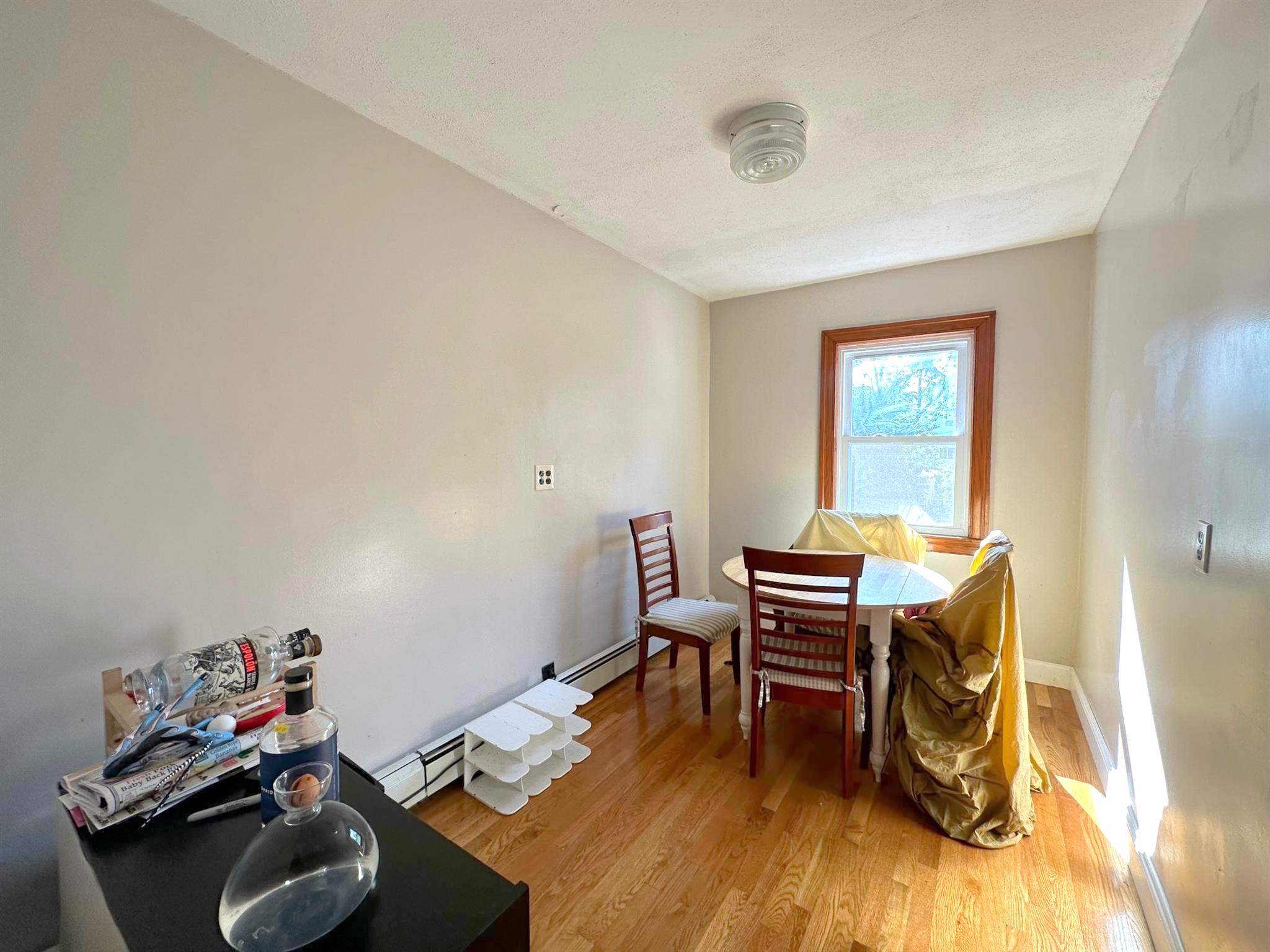 6 bed, 2 bath apartment for rent at 33 Hamlet St Unit 33, Prospect Hill — photo 5 of 17