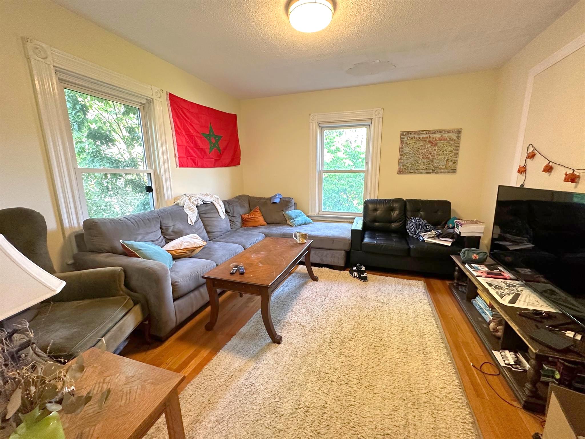 6 bed, 2 bath apartment for rent at 33 Hamlet St Unit 33, Prospect Hill — photo 6 of 17