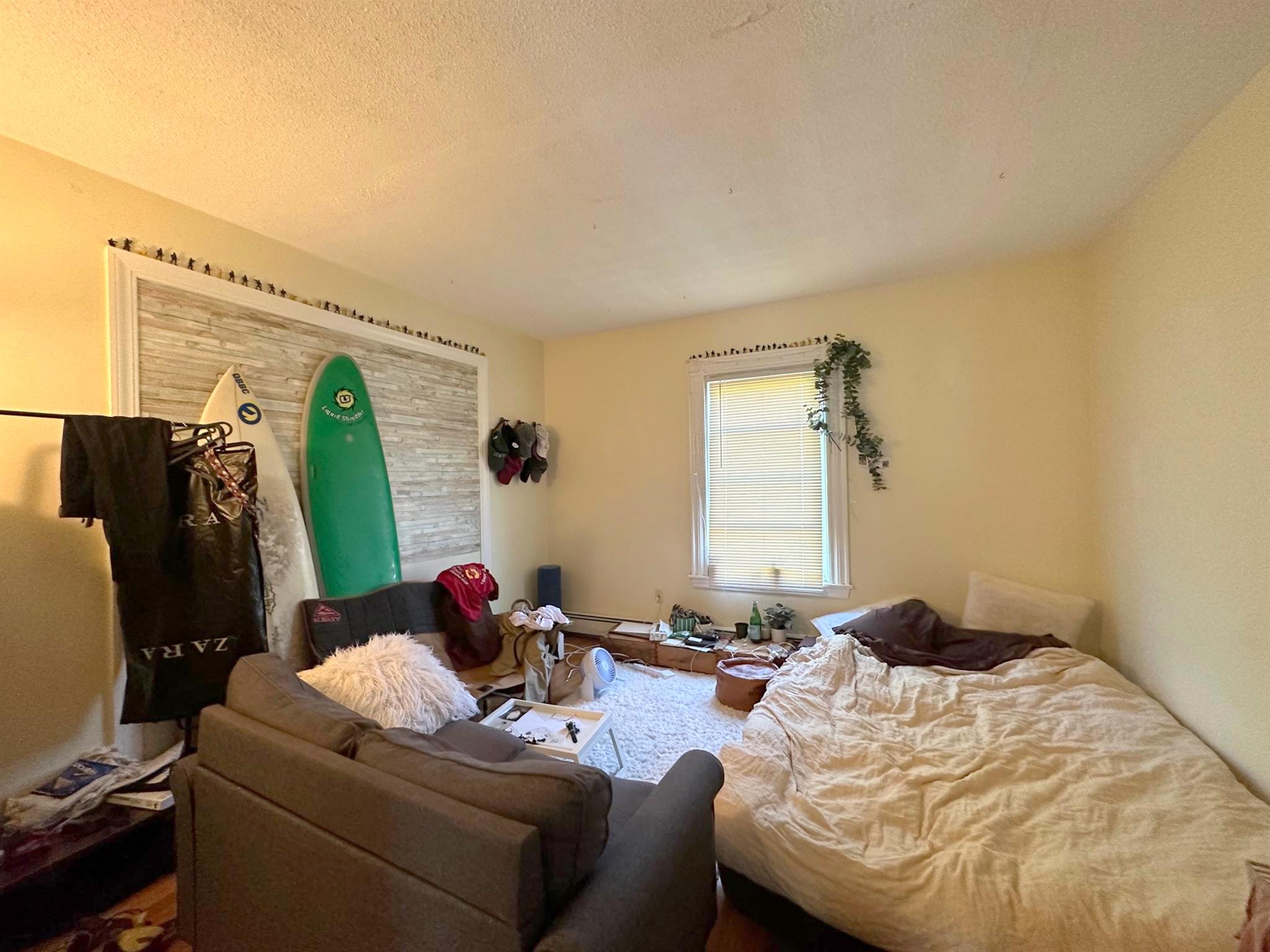 6 bed, 2 bath apartment for rent at 33 Hamlet St Unit 33, Prospect Hill — photo 8 of 17