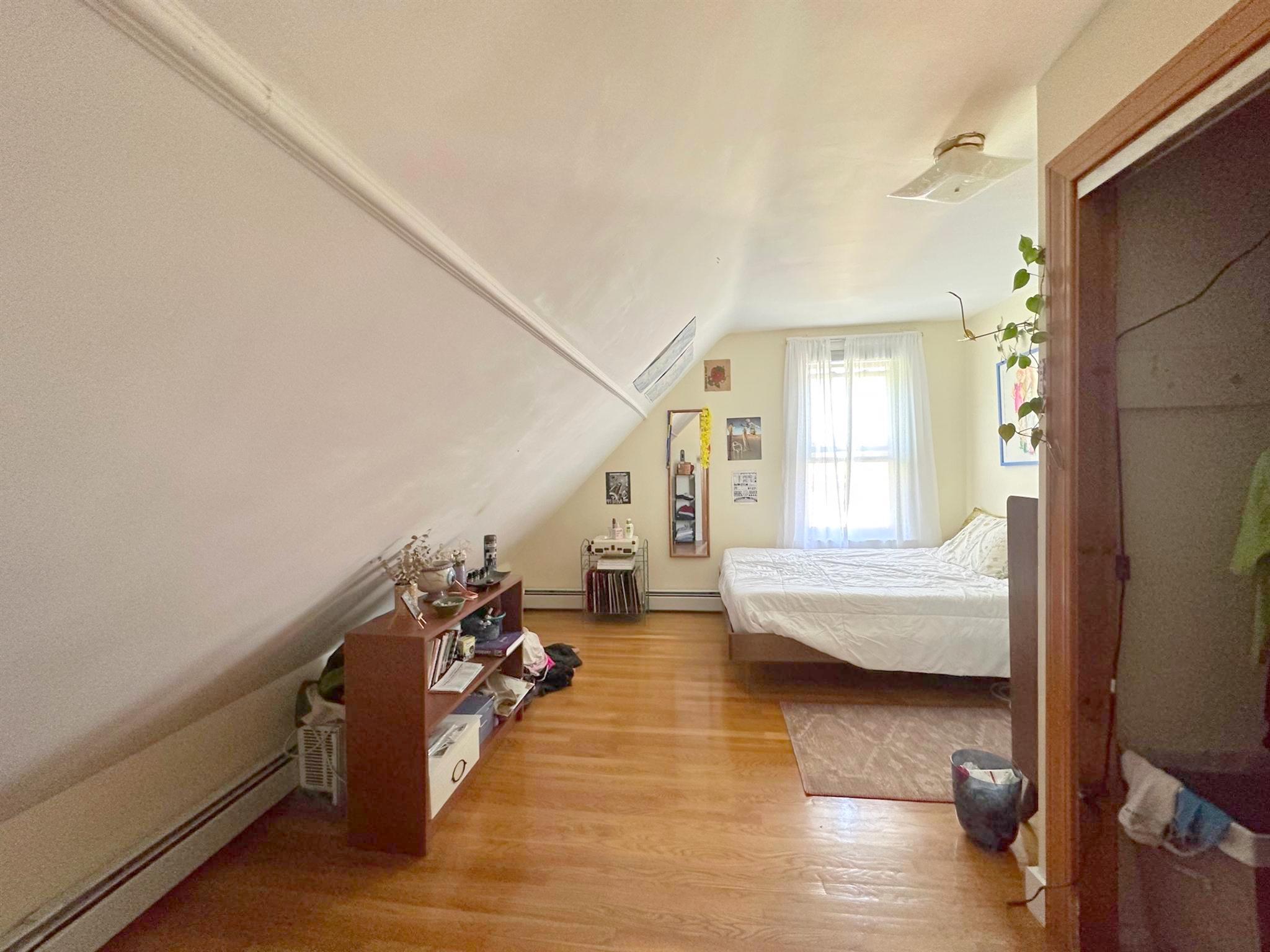 6 bed, 2 bath apartment for rent at 33 Hamlet St Unit 33, Prospect Hill — photo 11 of 17