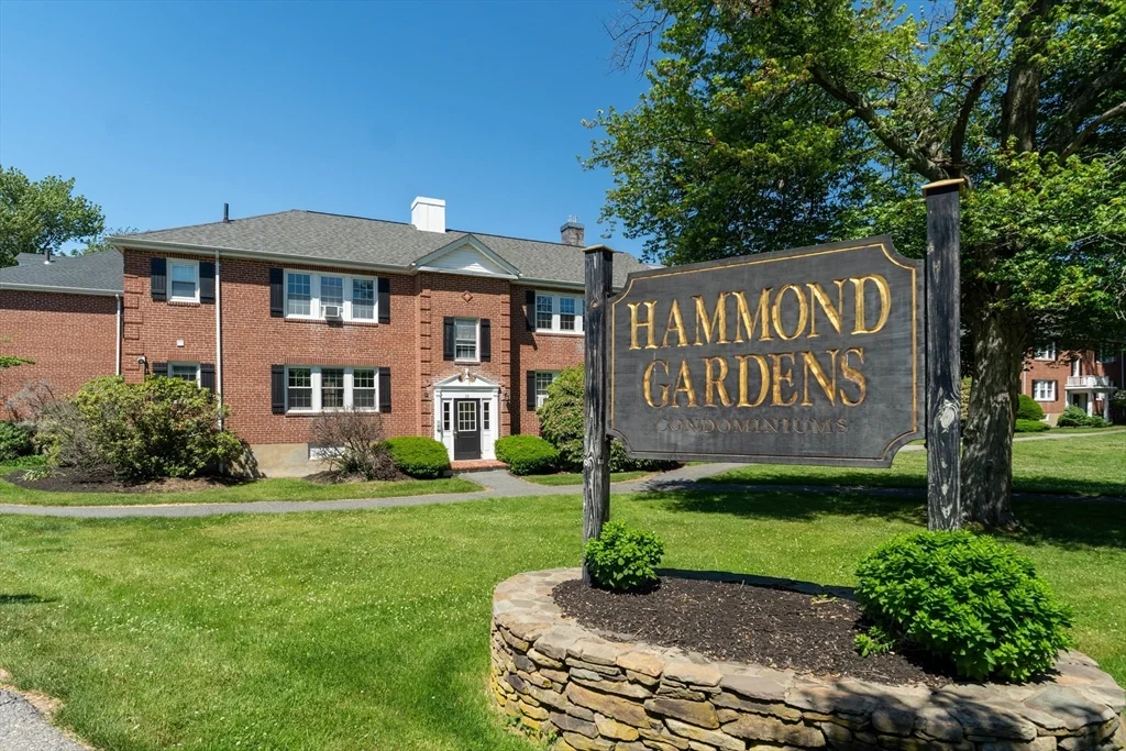 2 bed, 1 bath apartment for rent at 33 Hammond Pond Pkwy Unit 4, Chestnut Hill — photo 7 of 7