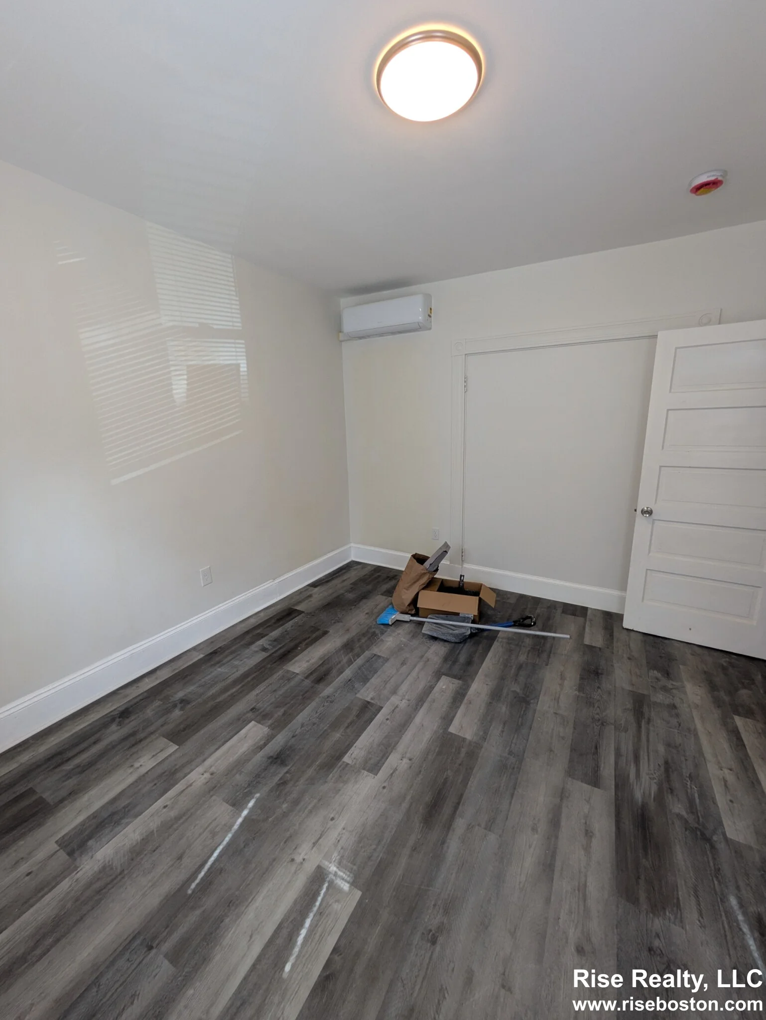 3 bed, 1 bath apartment for rent at 33 Hancock St Unit 3, Riverside — photo 8 of 15