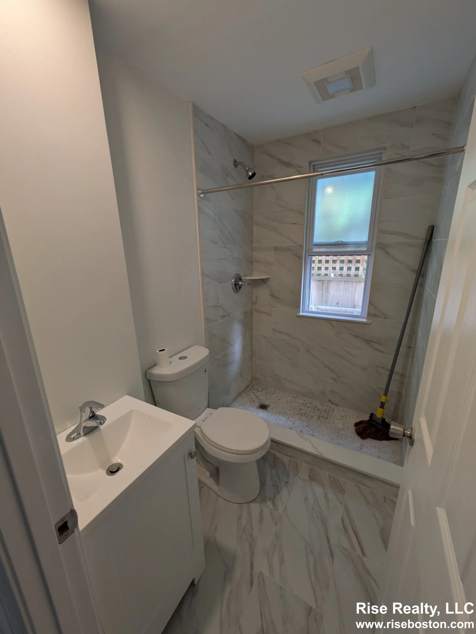 3 bed, 1 bath apartment for rent at 33 Hancock St Unit 3, Riverside — photo 6 of 15