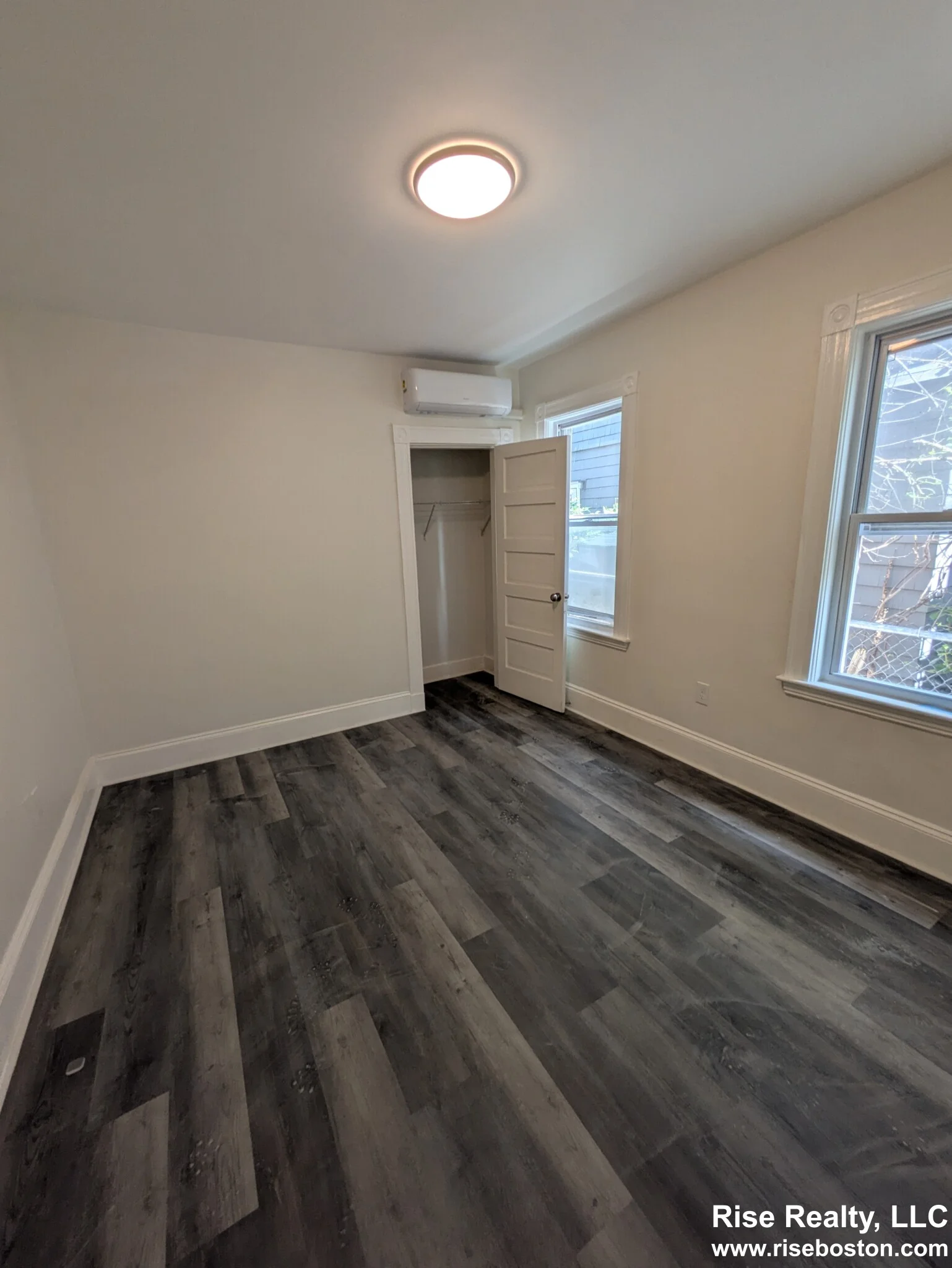 3 bed, 1 bath apartment for rent at 33 Hancock St Unit 3, Riverside — photo 4 of 15