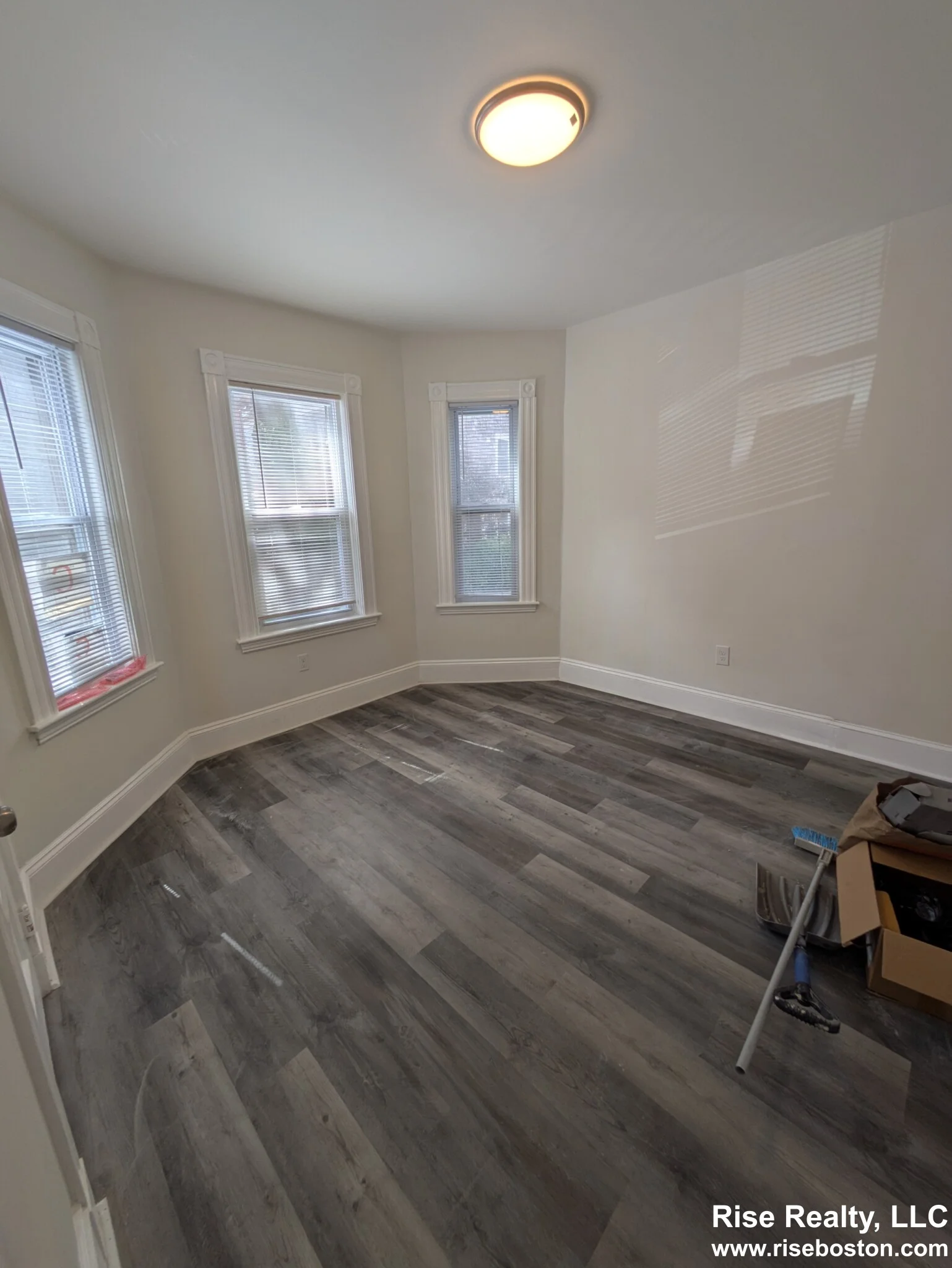 3 bed, 1 bath apartment for rent at 33 Hancock St Unit 3, Riverside — photo 3 of 15
