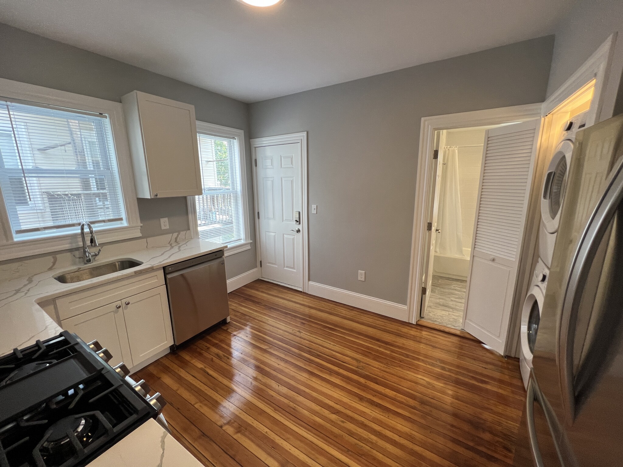 4 bed, 2 bath apartment for rent at 33 Hancock St Unit 3A, Spring Hill — photo 2 of 17
