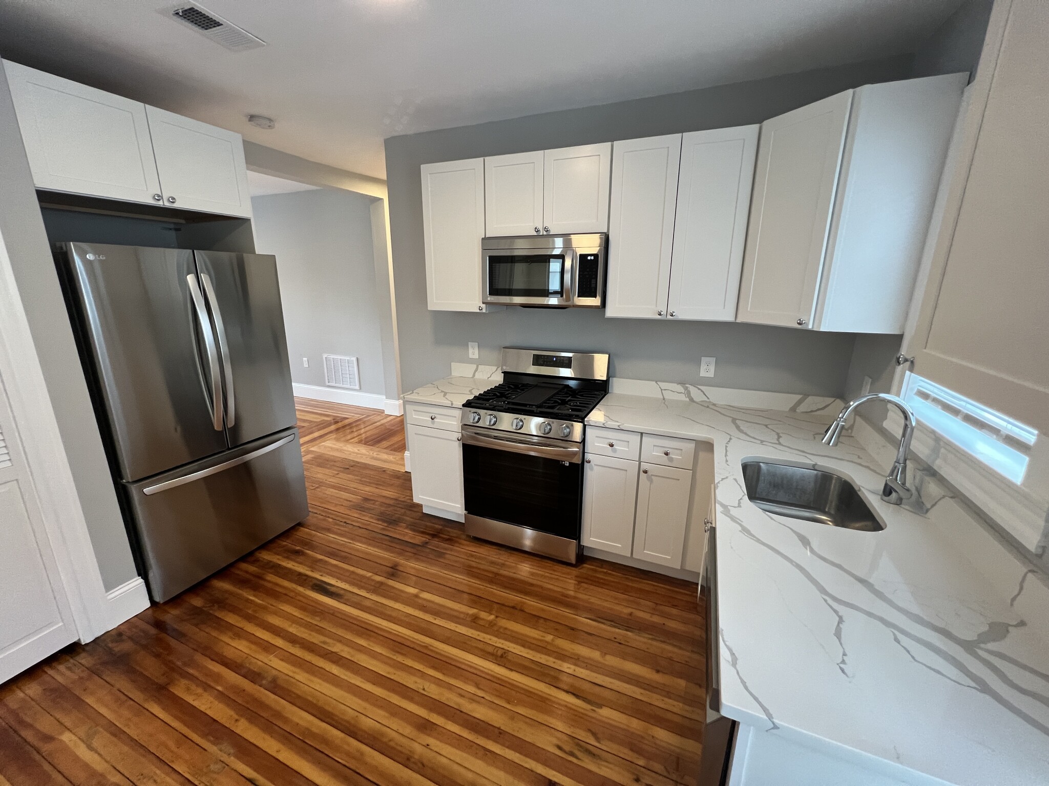 4 bed, 2 bath apartment for rent at 33 Hancock St Unit 3A, Spring Hill
