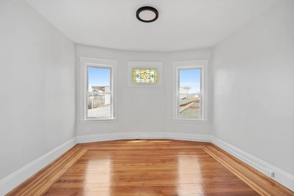 4 bed, 2 bath apartment for rent at 33 Harbor View St Unit 1, Dorchester — photo 4 of 12