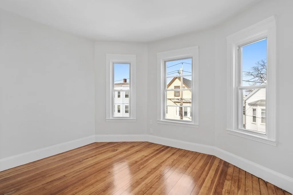 4 bed, 2 bath apartment for rent at 33 Harbor View St Unit 1, Dorchester — photo 5 of 12