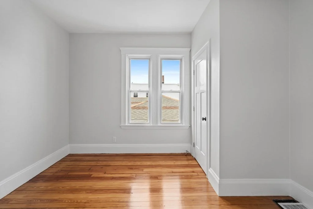 4 bed, 2 bath apartment for rent at 33 Harbor View St Unit 1, Dorchester — photo 7 of 12