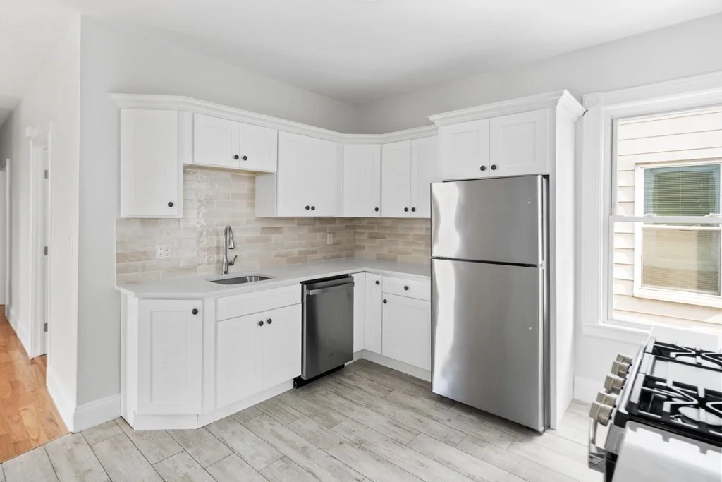 4 bed, 2 bath apartment for rent at 33 Harbor View St Unit 1, Dorchester — photo 2 of 12