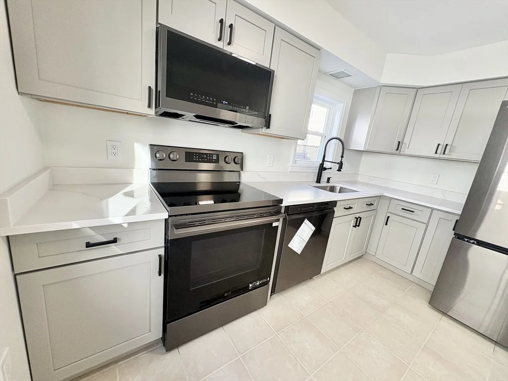 2 bed, 1 bath apartment for rent at 33 Home Unit A, Beverly