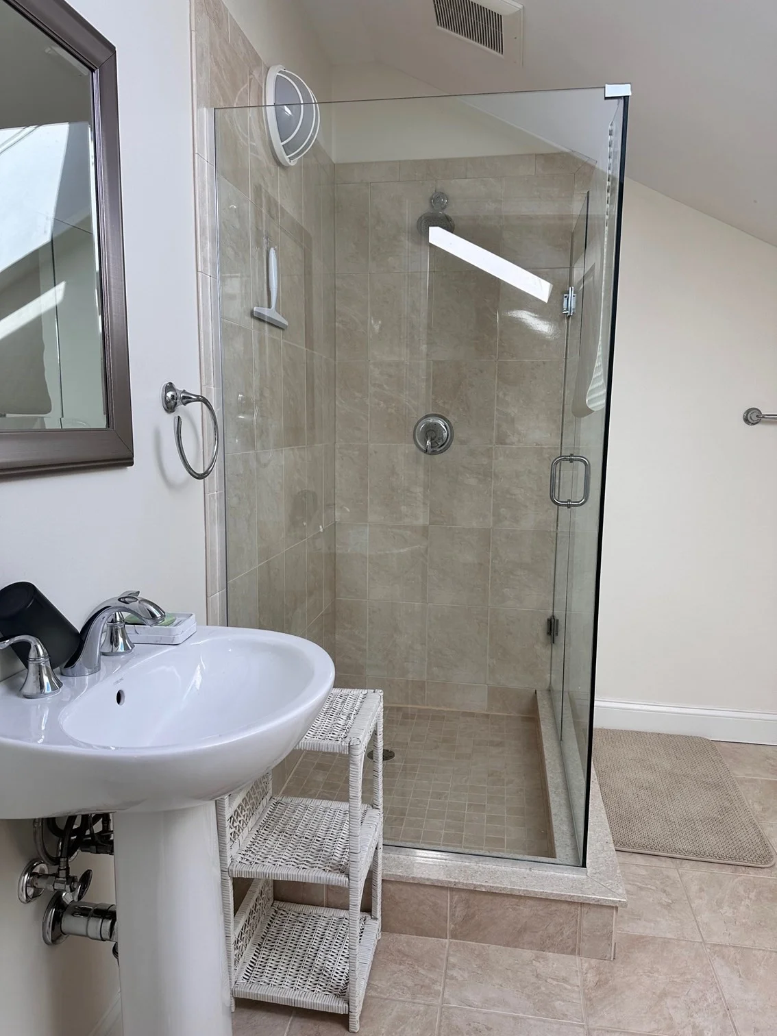 3 bed, 3 bath apartment for rent at 33 Intrepid Circle Unit 405, Marblehead — photo 4 of 18