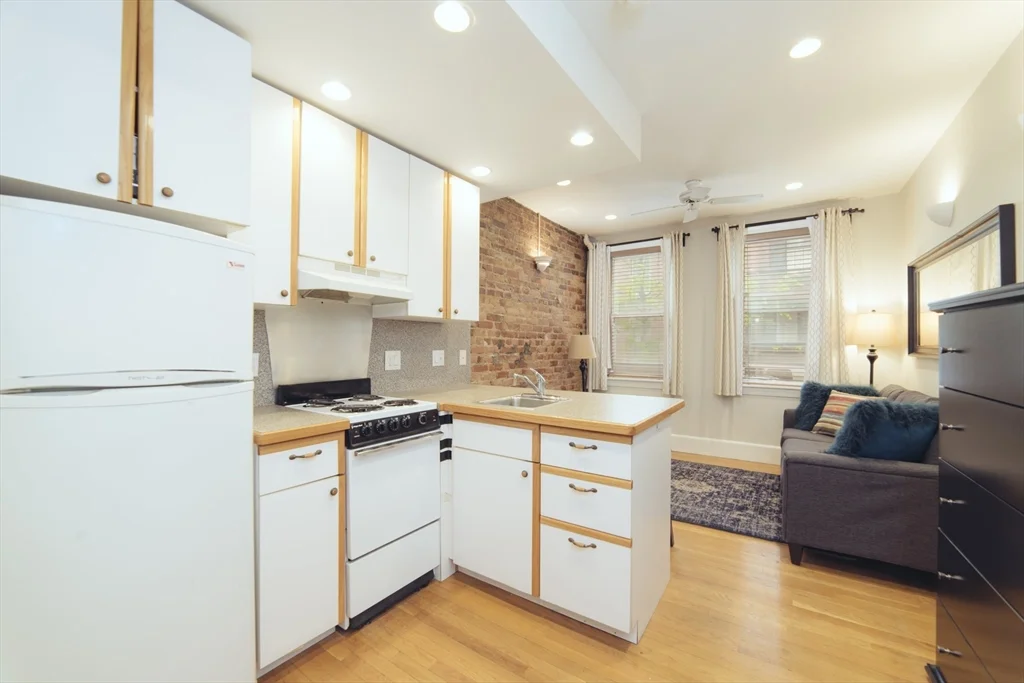 1 bed, 1 bath apartment for rent at 33 Irving Unit 2, Beacon Hill — photo 4 of 8