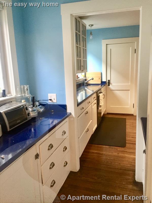2 bed, 1 bath apartment for rent at 33 Irvington Rd, Tufts — photo 3 of 15