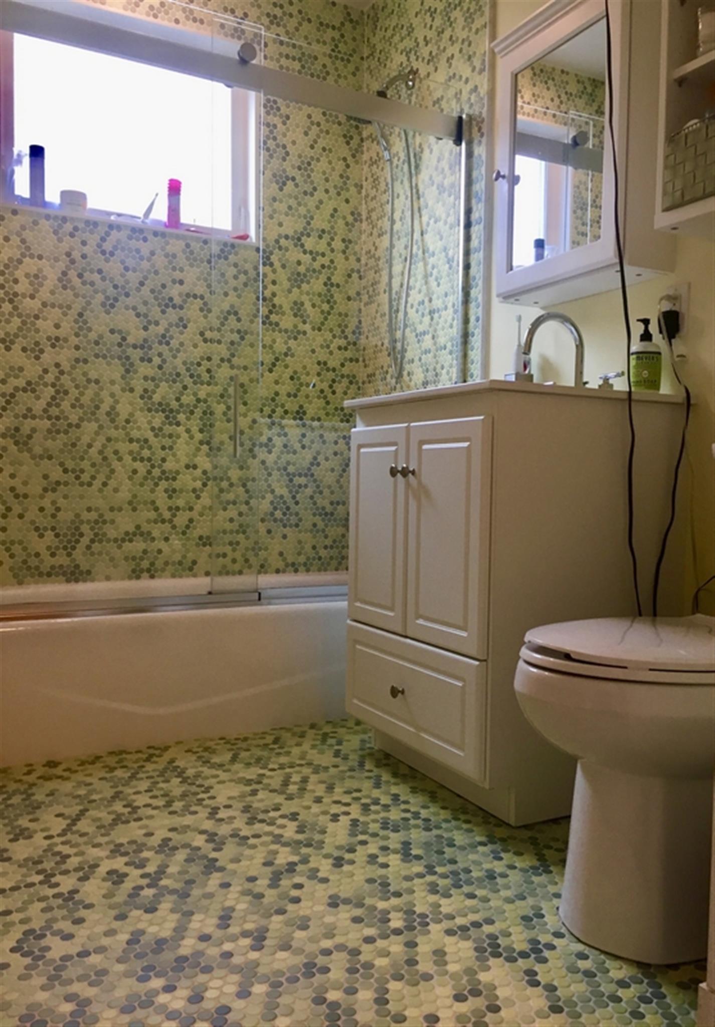 2.5 bed, 1 bath apartment for rent at 33 Irvington Rd Unit 1, West Somerville — photo 11 of 13