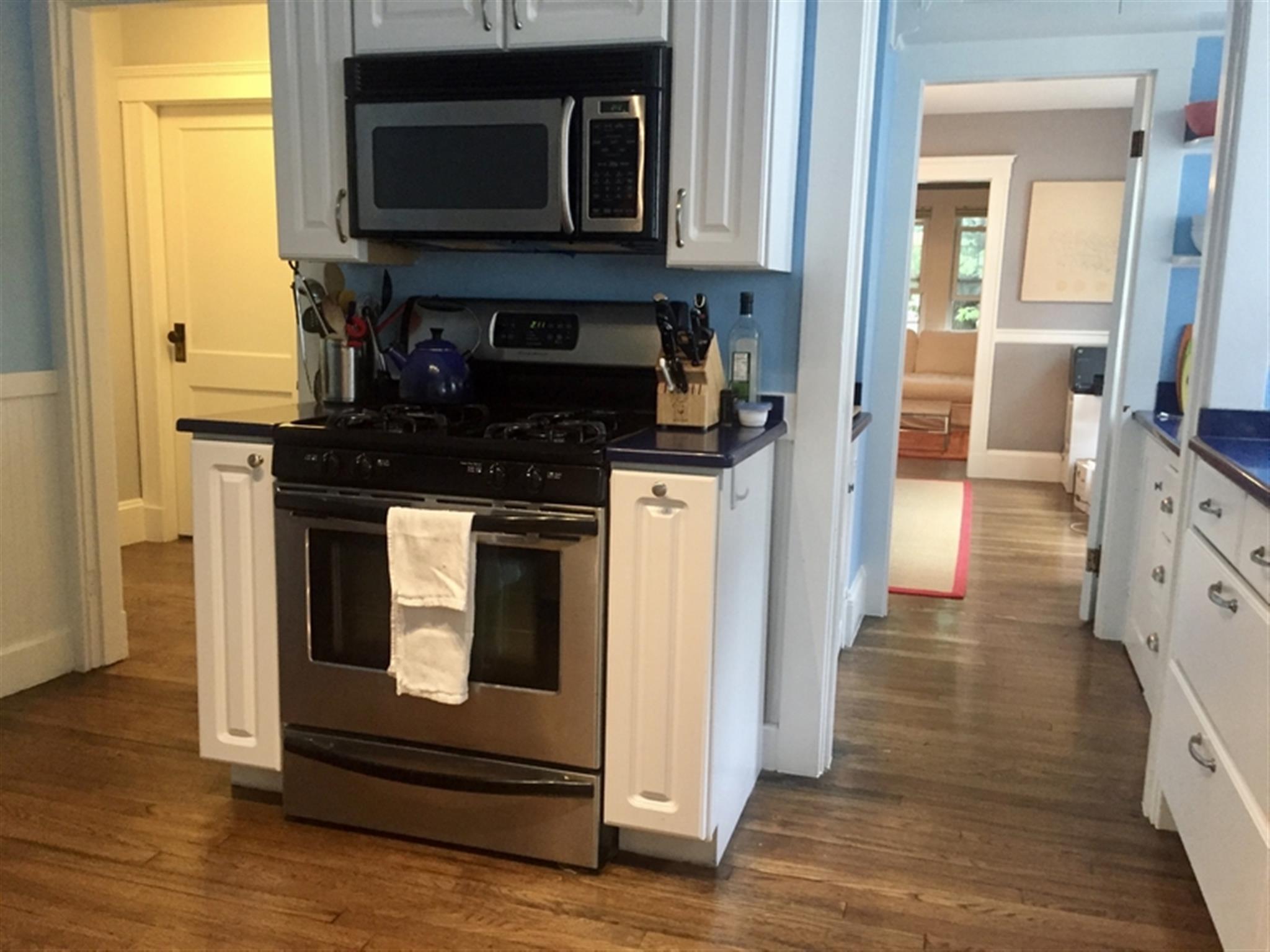 2.5 bed, 1 bath apartment for rent at 33 Irvington Rd Unit 1, West Somerville — photo 1 of 13