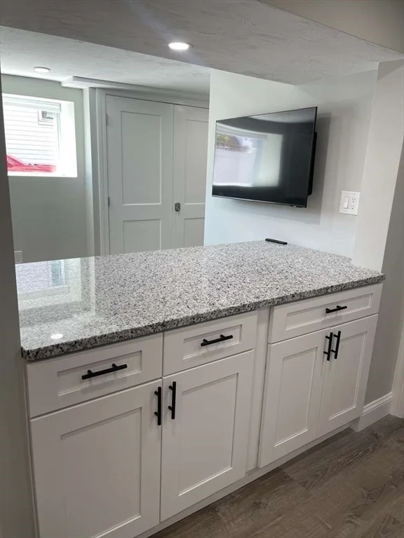 1 bed, 1 bath apartment for rent at 33 Jackson Ave Unit 1R, Everett — photo 6 of 12