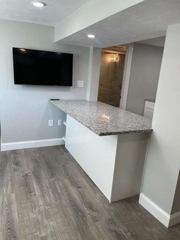 1 bed, 1 bath apartment for rent at 33 Jackson Ave Unit 1R, Everett — photo 8 of 12