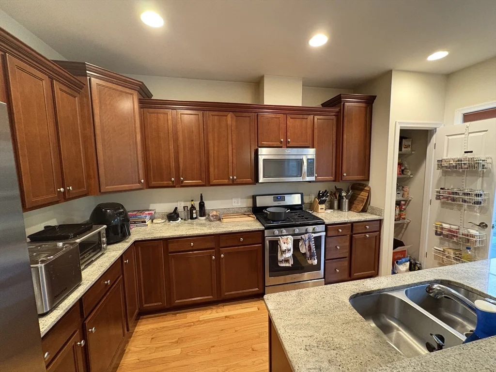 3 bed, 2 bath apartment for rent at 33 Jacob Way Unit 33, Reading — photo 4 of 33