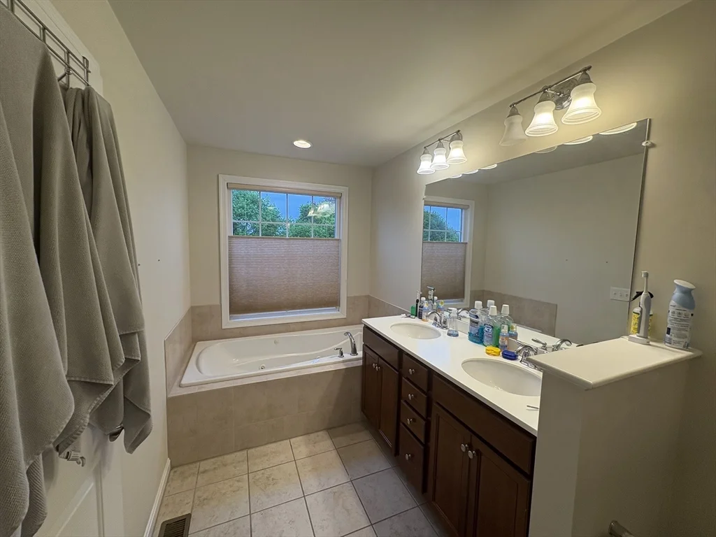 3 bed, 2 bath apartment for rent at 33 Jacob Way Unit 33, Reading — photo 17 of 33