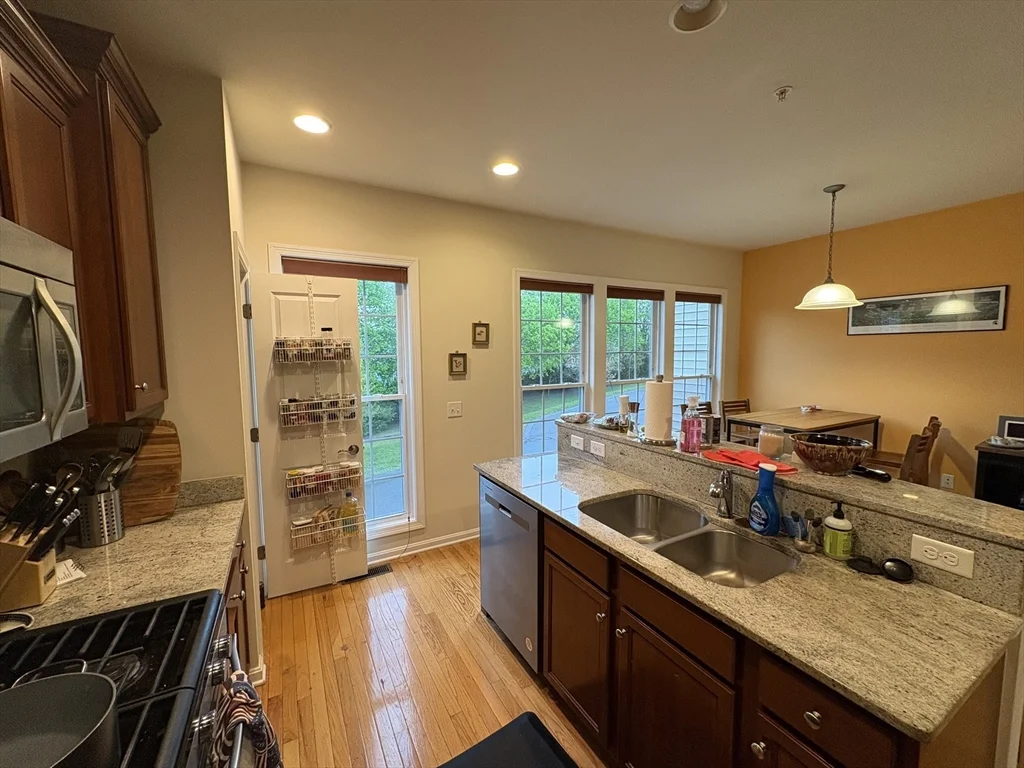 3 bed, 2 bath apartment for rent at 33 Jacob Way Unit 33, Reading — photo 3 of 33