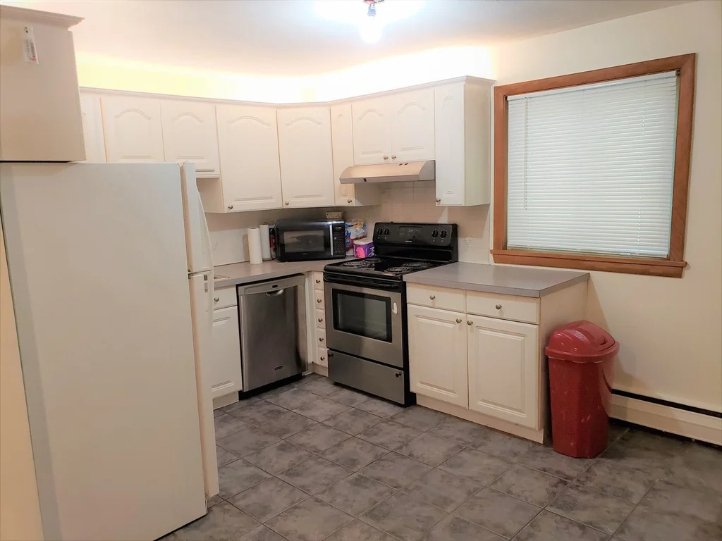 2 bed, 1 bath apartment for rent at 33 Jacqueline Rd Unit A, Waltham — photo 3 of 12