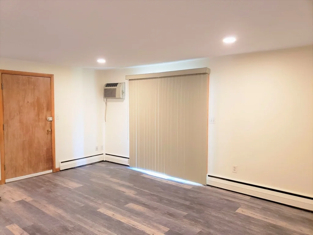 2 bed, 1 bath apartment for rent at 33 Jacqueline Rd Unit A, Waltham — photo 5 of 12