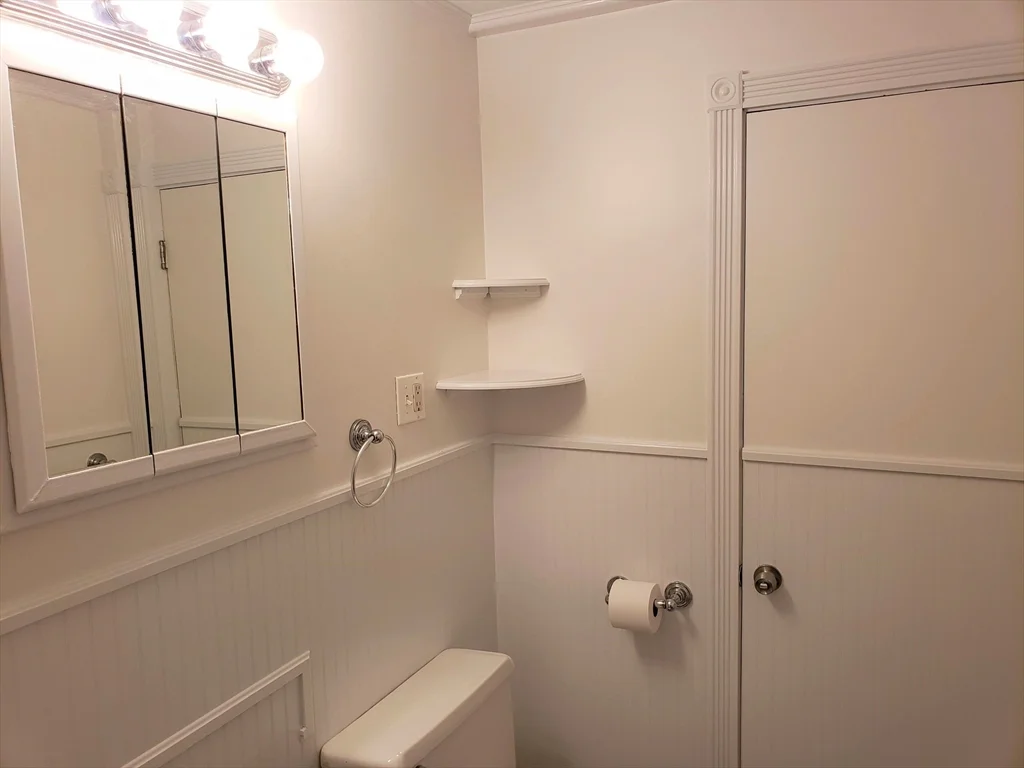 2 bed, 1 bath apartment for rent at 33 Jacqueline Rd Unit A, Waltham — photo 10 of 12