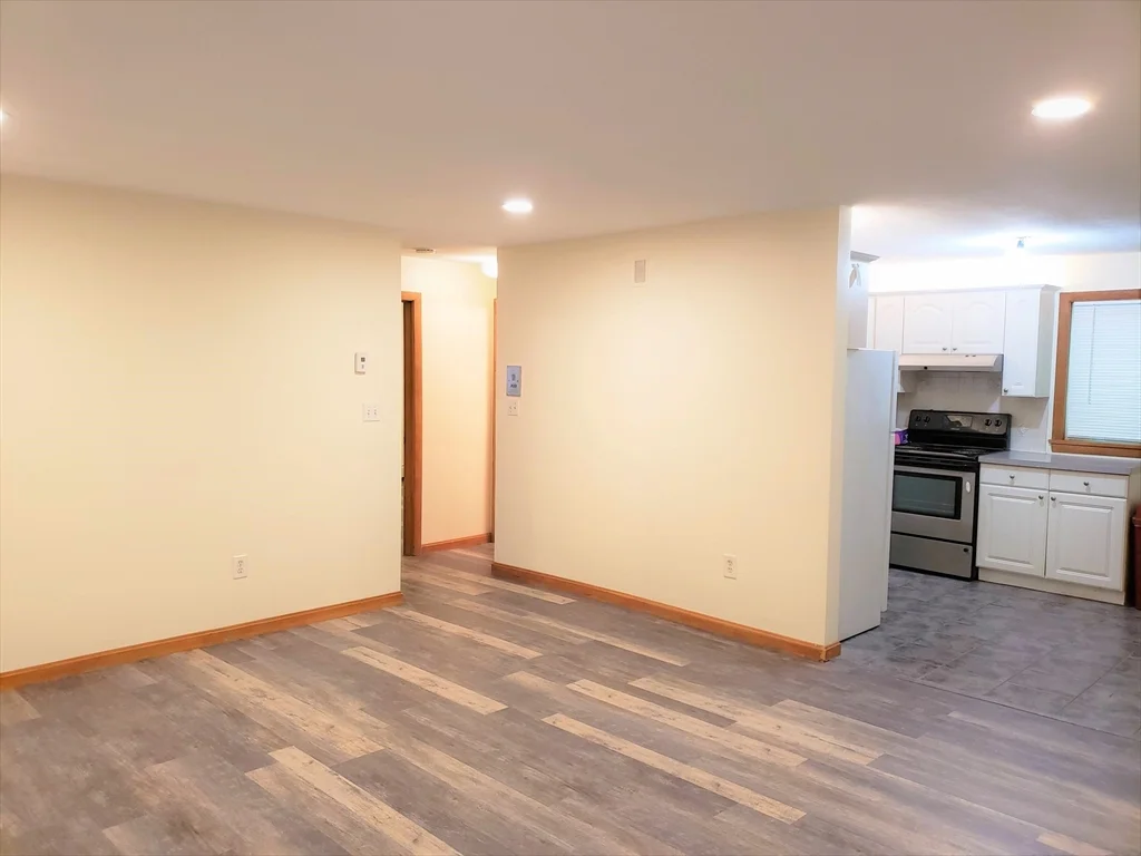 2 bed, 1 bath apartment for rent at 33 Jacqueline Rd Unit A, Waltham — photo 4 of 12