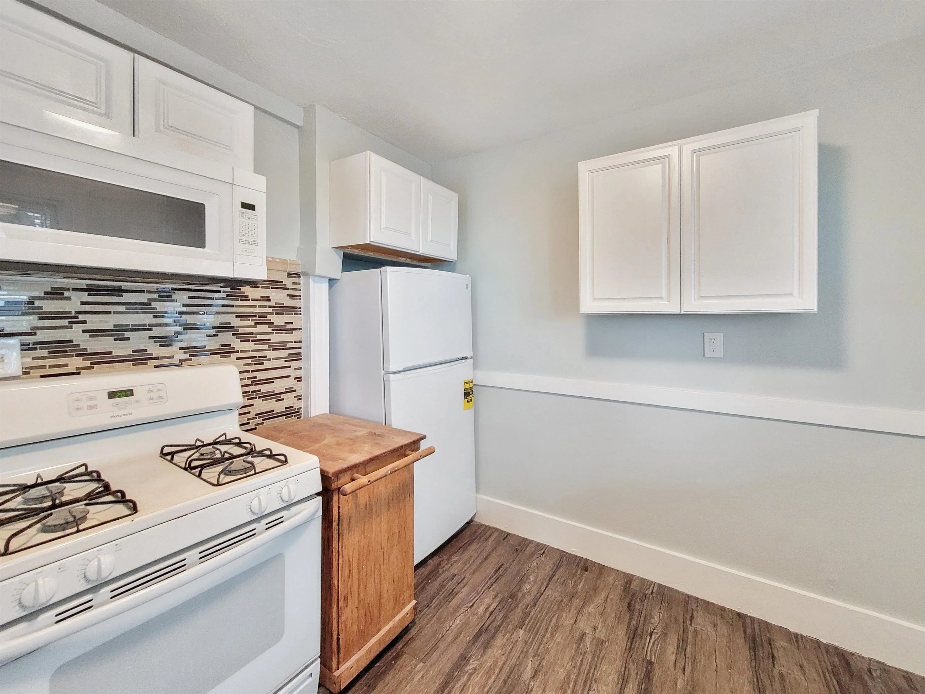 5 bed, 1.5 bath apartment for rent at 33 Juniper St Unit 1, Roxbury — photo 9 of 11