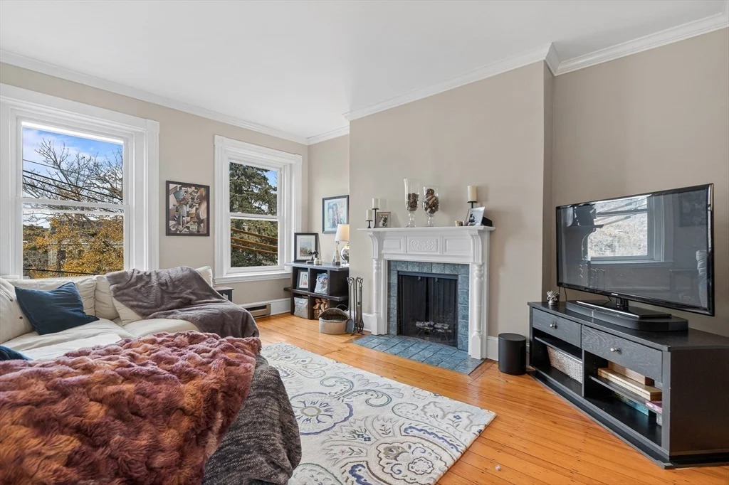 3 bed, 1 bath apartment for rent at 33 Kent St Unit 5, Brookline Village — photo 5 of 14